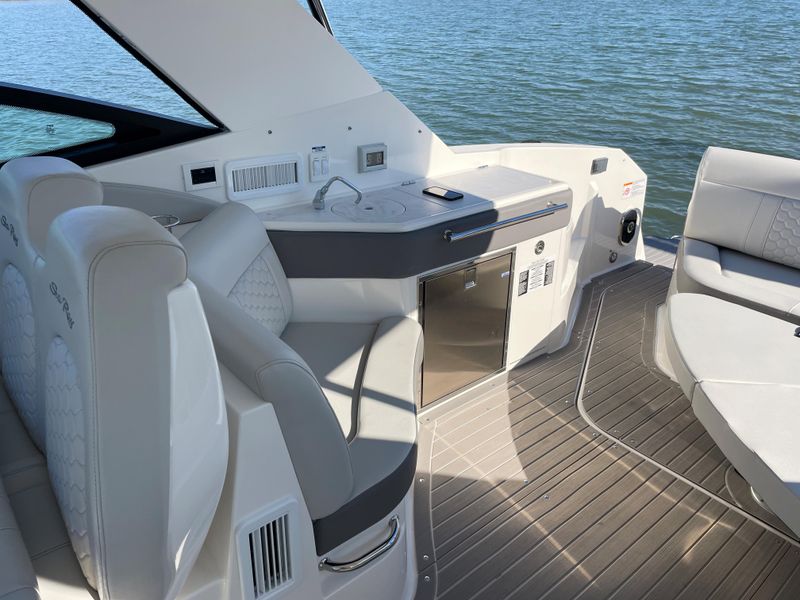 2022 Sea Ray 320 SUNDANCER 3X OUTBOARDS