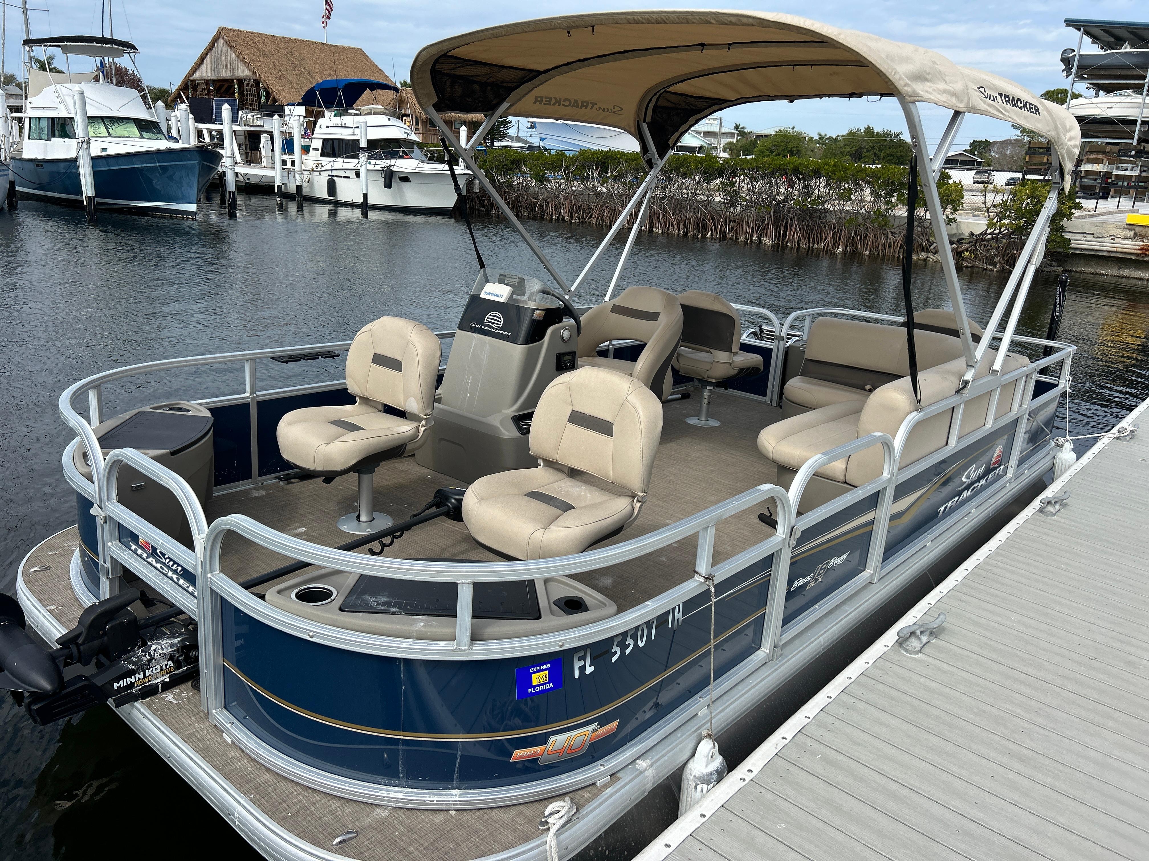 Outboard pontoon boat - PARTY BARGE® 24 DLX - Sun Tracker - 12-person max.