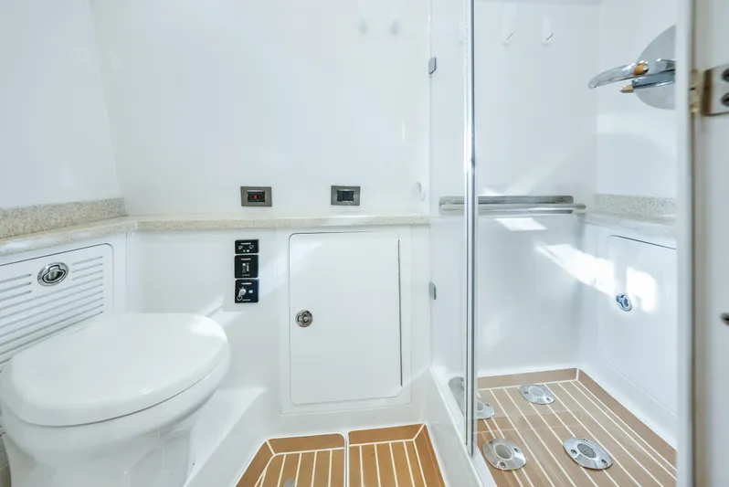 Liberado Yacht Photos Pics Head Close Up