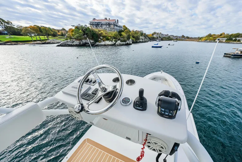 Liberado Yacht Photos Pics Tower Helm Close Up