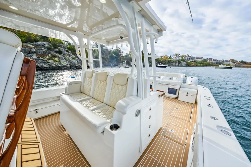 Liberado Yacht Photos Pics Seating Portside