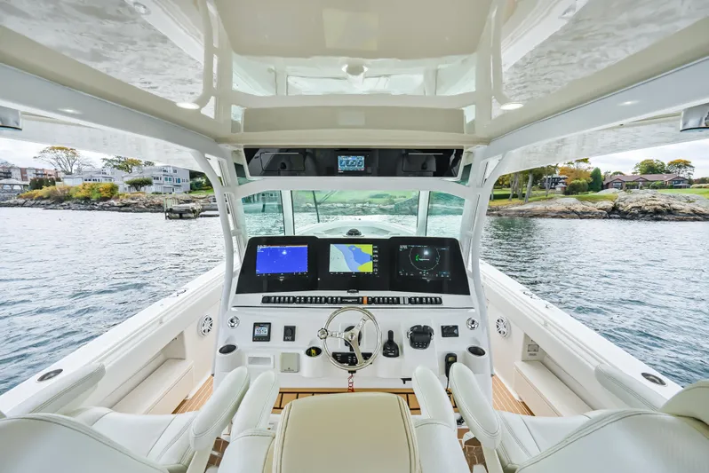 Liberado Yacht Photos Pics Helm From Sleigh Seating