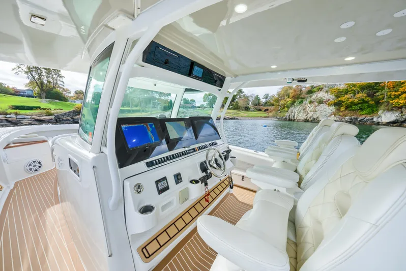 Liberado Yacht Photos Pics Helm From Portside