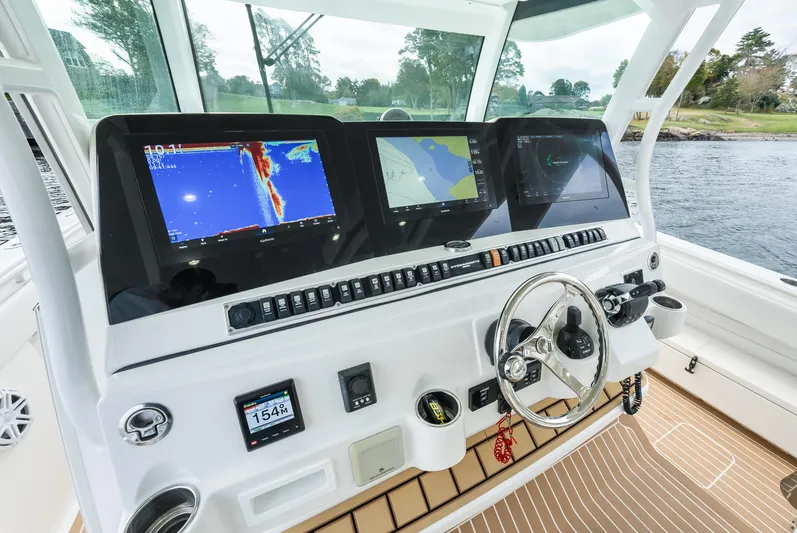 Liberado Yacht Photos Pics Helm Close Up