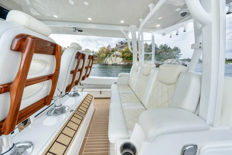 Liberado Yacht Photos Pics Seating Close Up