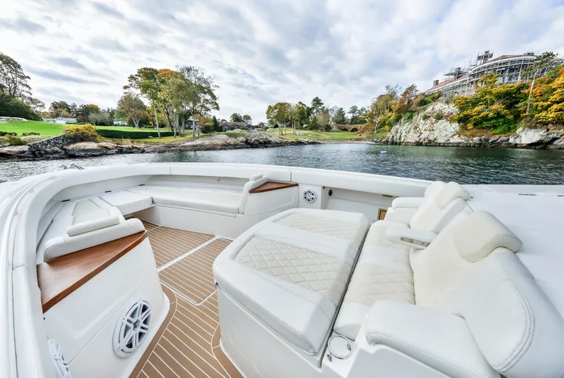 Liberado Yacht Photos Pics Lounger Portside