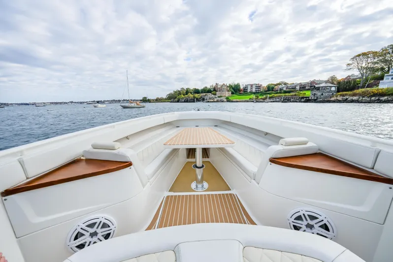 Liberado Yacht Photos Pics Bow Looking Fwd, Table Up