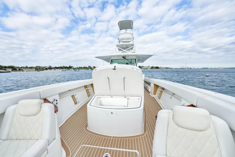 Liberado Yacht Photos Pics Bow Looking Aft, Lounger Open