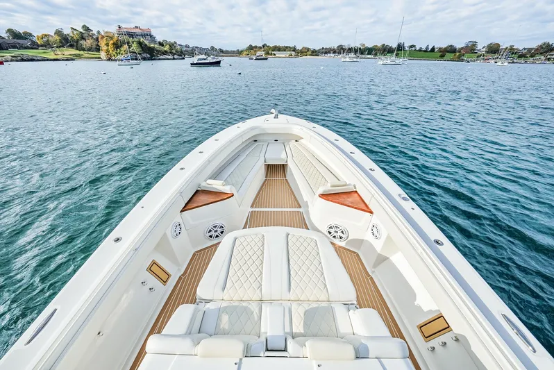 Liberado Yacht Photos Pics Forward Cockpit From Lounger