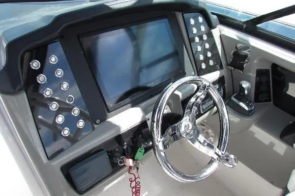 317-147 Brokerage Ray Yacht Photos Pics 2018 Robalo R317 Dual Console boat dashboard with steering wheel and control panel.