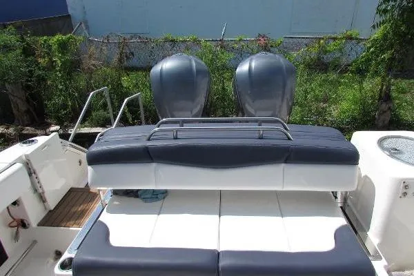 317-147 Brokerage Ray Yacht Photos Pics 2018 Robalo R317 Dual Console boat with dual engines and spacious seating area.