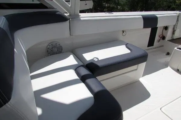 317-147 Brokerage Ray Yacht Photos Pics 2018 Robalo R317 Dual Console boat interior with cushioned seating and speaker.