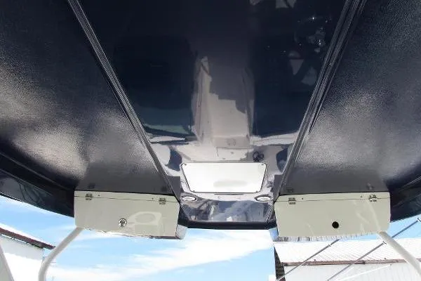 317-147 Brokerage Ray Yacht Photos Pics 2018 Robalo R317 Dual Console boat roof with storage compartments.