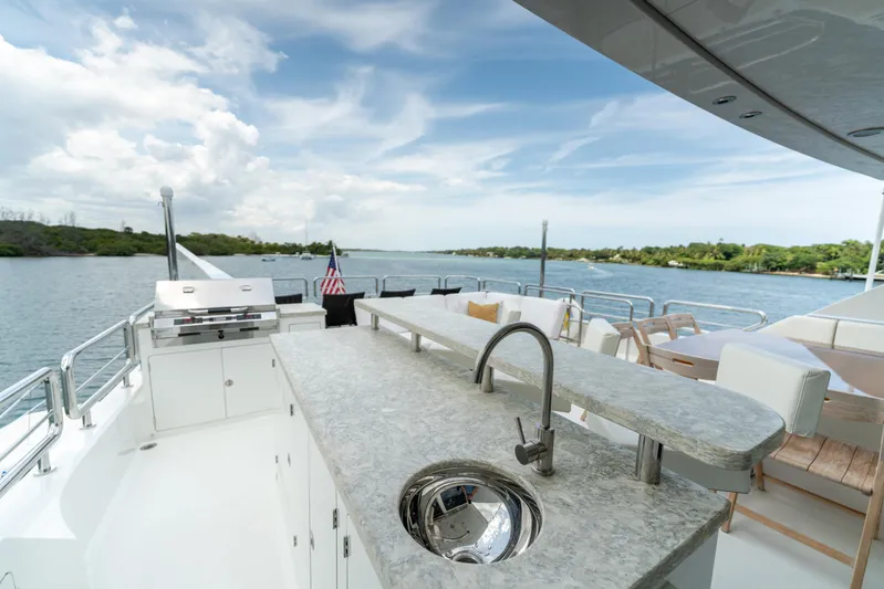 Zephyr Yacht Photos Pics Ocean Alexander 100 Zephyr-Upper Deck