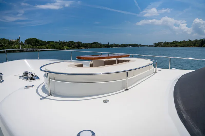 Zephyr Yacht Photos Pics Ocean Alexander 100 Zephyr-Foredeck