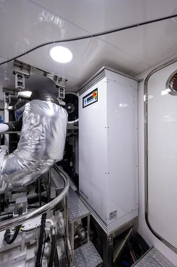 Zephyr Yacht Photos Pics Ocean Alexander 100 Zephyr-Engine Room