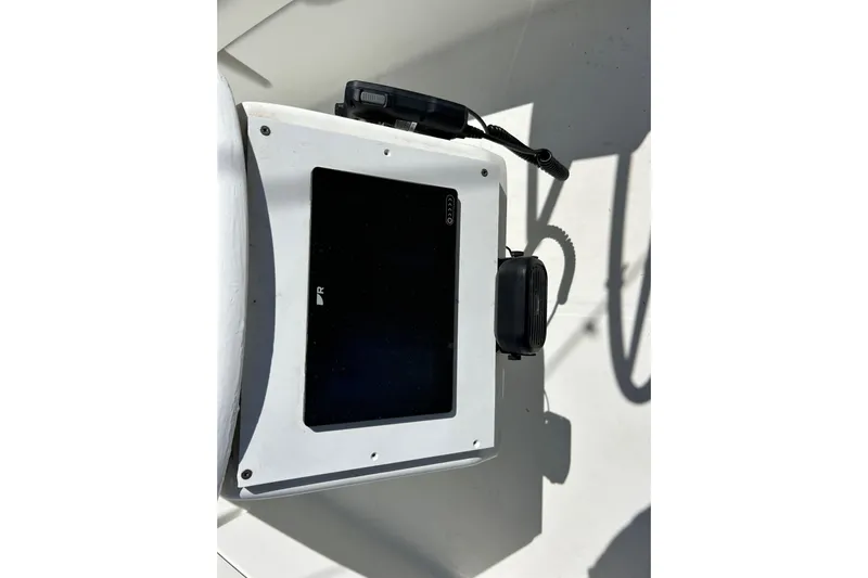 Banyan Sea Yacht Photos Pics Navigation system on Beneteau Oceanis 43, year 2008.