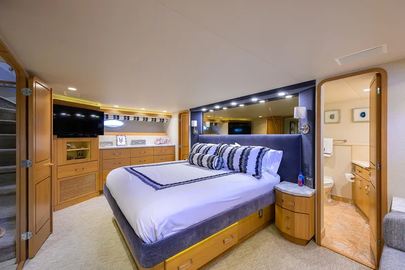 Hard Times Yacht Photos Pics Luxurious bedroom in 1998 Westport Westbay Sonship yacht with modern decor and ensuite bathroom.