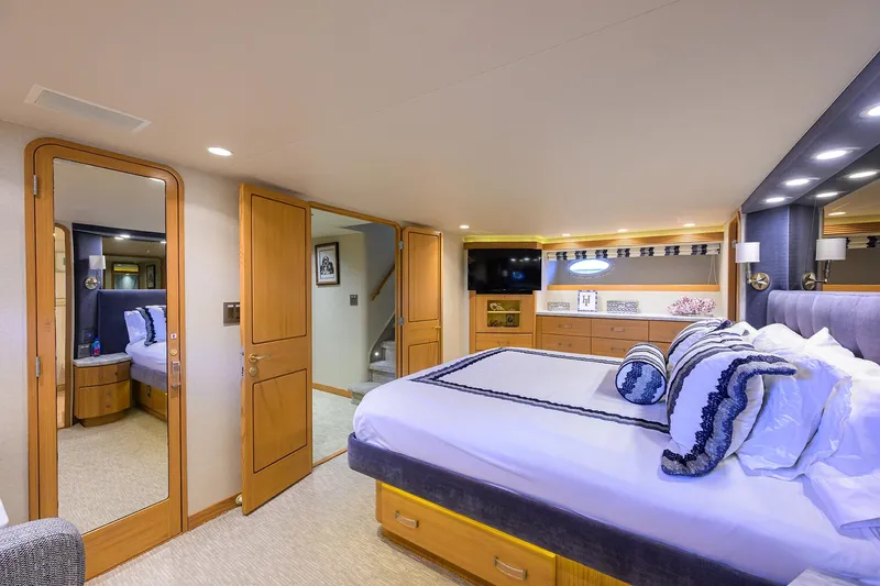 Hard Times Yacht Photos Pics Luxurious bedroom in 1998 Westport Westbay Sonship Raised Pilothouse yacht, featuring elegant decor and lighting.
