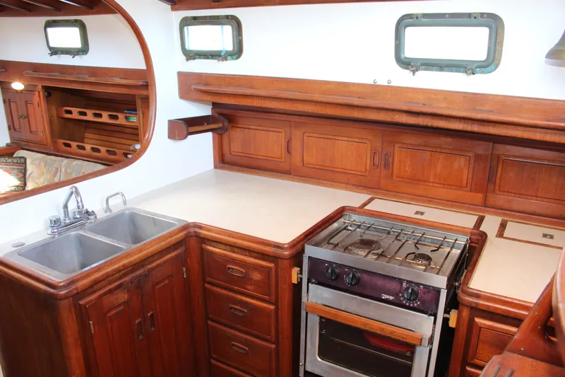 Manu Wai Yacht Photos Pics 