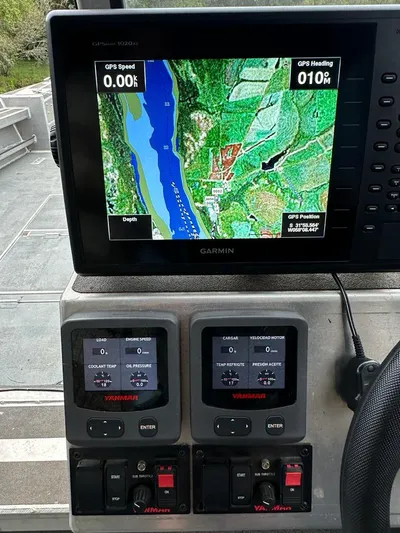 Commander Yacht Photos Pics Garmin GPS navigation system on a 2014 Wooldridge 31 boat.