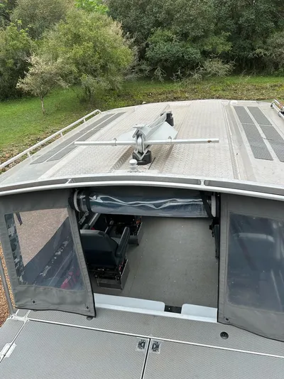 Commander Yacht Photos Pics 2014 Wooldridge 31 boat with open cabin and rooftop view.