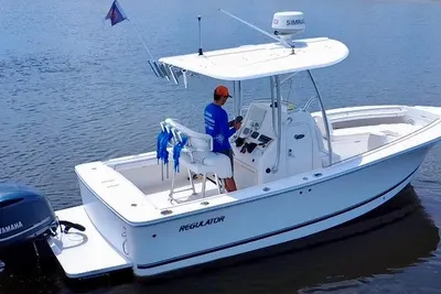 Regulator 23 FS Forward Seating YAMAHA 300hp