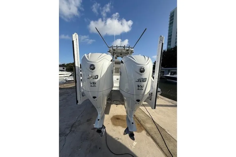  Yacht Photos Pics 2025 Solace 28HCS boat with twin 300 V6 outboard engines, docked under clear sky.