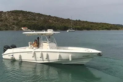 2004 Boston Whaler Outrage 320