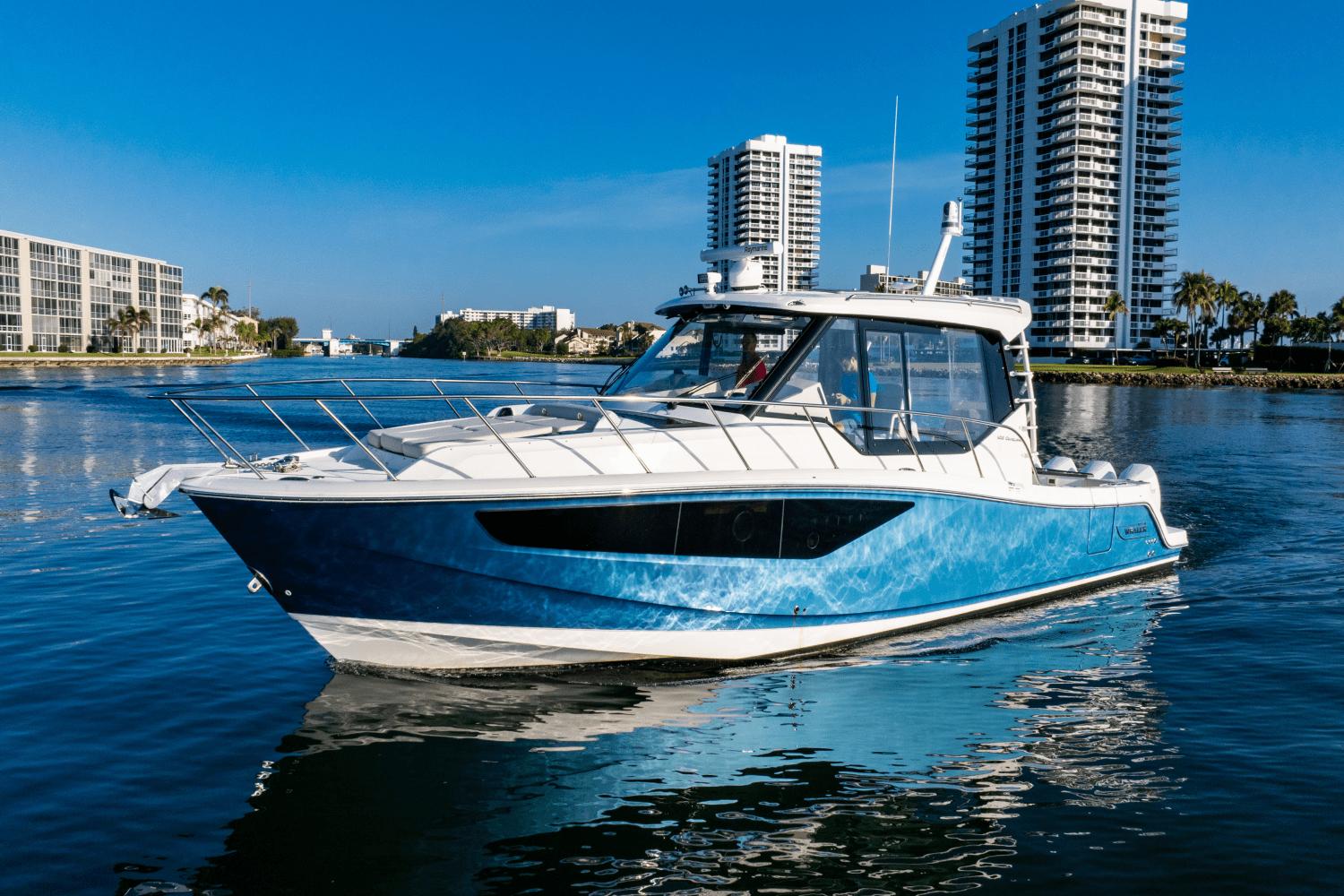 2021 Boston Whaler 405 Conquest Walkaround for sale - YachtWorld