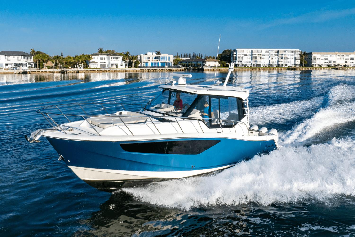 2021 Boston Whaler 405 Conquest Walkaround for sale - YachtWorld