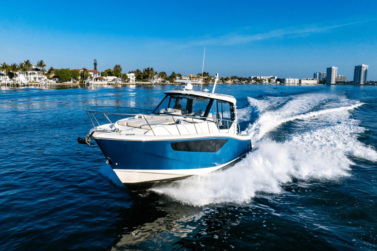 2021 Boston Whaler 405 Conquest Walkaround for sale - YachtWorld