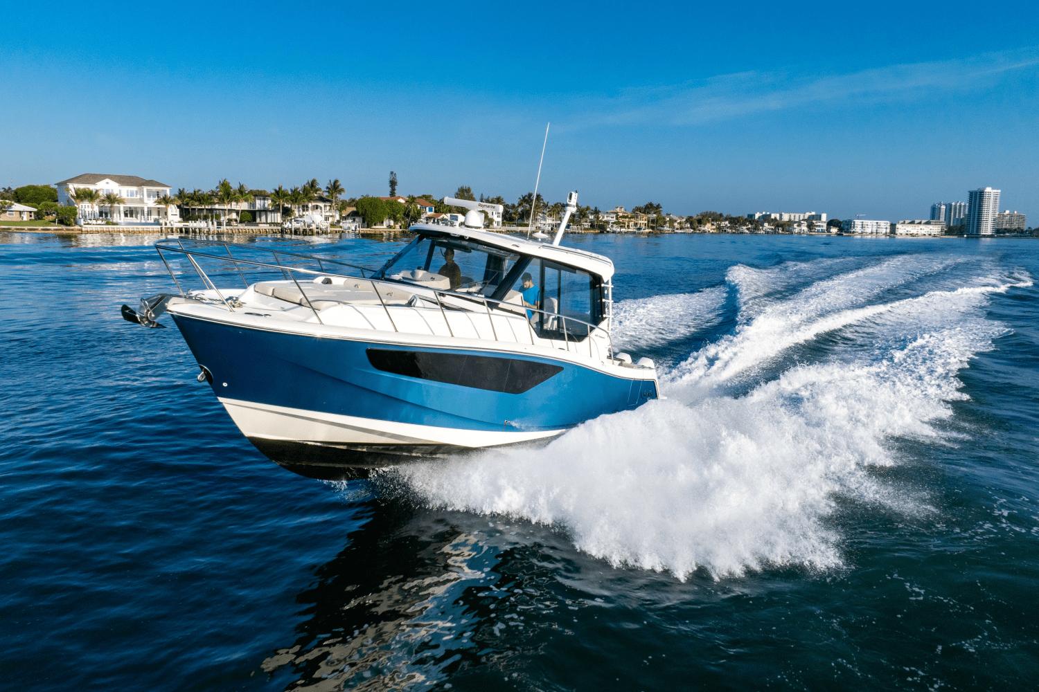 2021 Boston Whaler 405 Conquest Walkaround for sale - YachtWorld