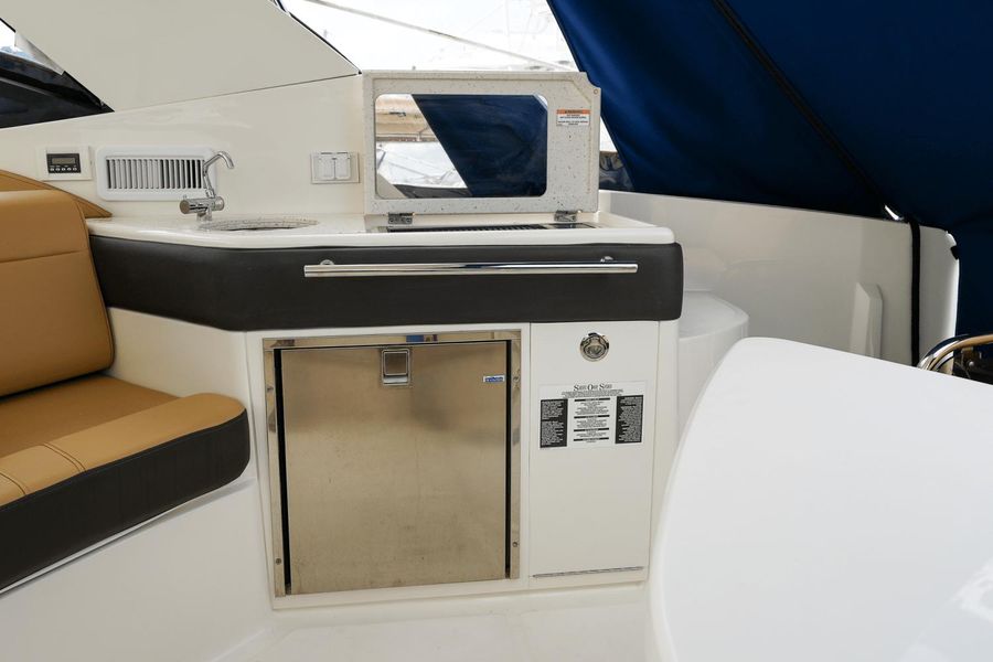 2019 Sea Ray 320 Sundancer Outboard