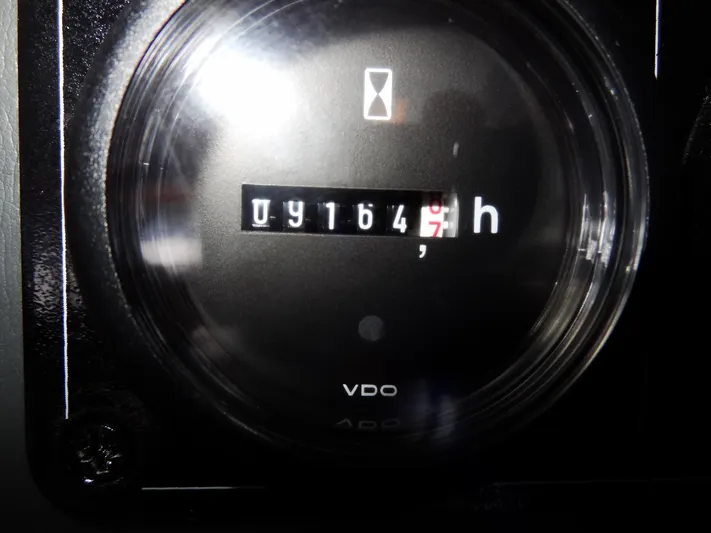 Good Times Yacht Photos Pics Hour meter reading 9164.7 hours on a Leopard 45, 2020 model.