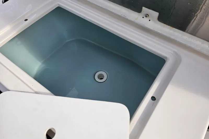 Frisky Yacht Photos Pics White Cuwater C-32-CB sink, 2022 model, with a central drain.
