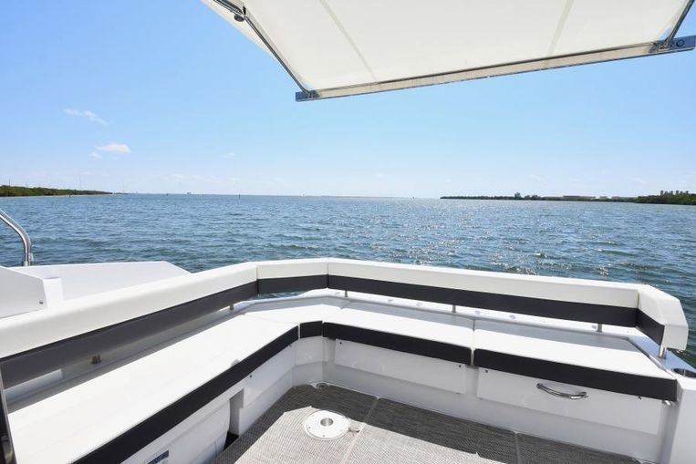 2019-42-cruisers-yachts-42-cantius