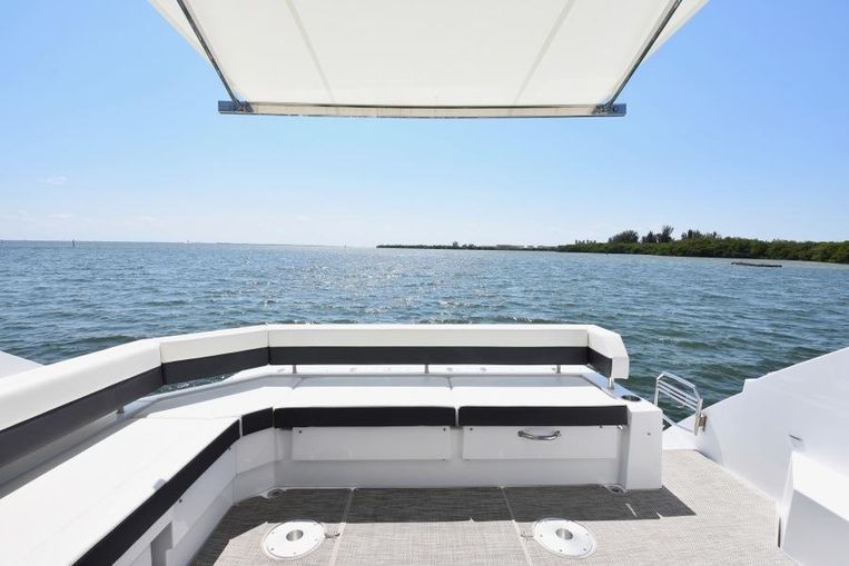 2019-42-cruisers-yachts-42-cantius