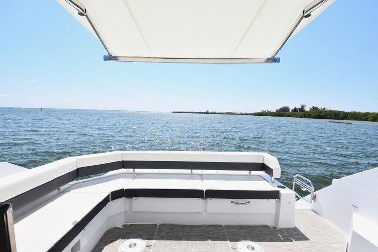 2019-42-cruisers-yachts-42-cantius