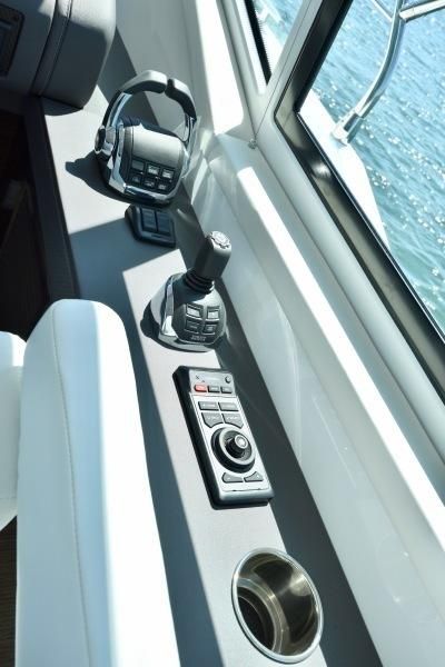 2019 Cruisers Yachts 42 Cantius