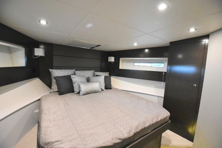 2019-42-cruisers-yachts-42-cantius