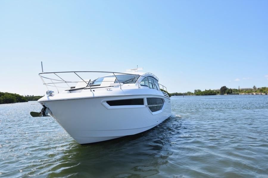 2019 Cruisers Yachts 42 Cantius