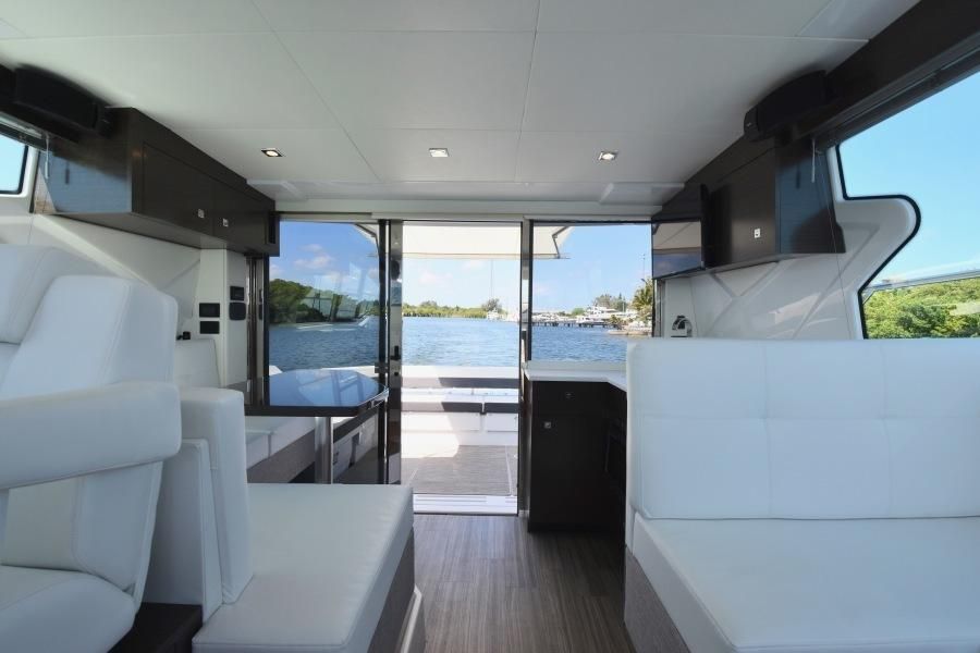 2019 Cruisers Yachts 42 Cantius