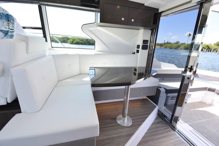 2019 Cruisers Yachts 42 Cantius