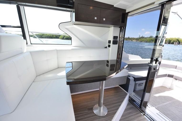 2019-42-cruisers-yachts-42-cantius