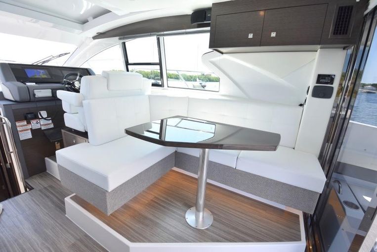 2019-42-cruisers-yachts-42-cantius