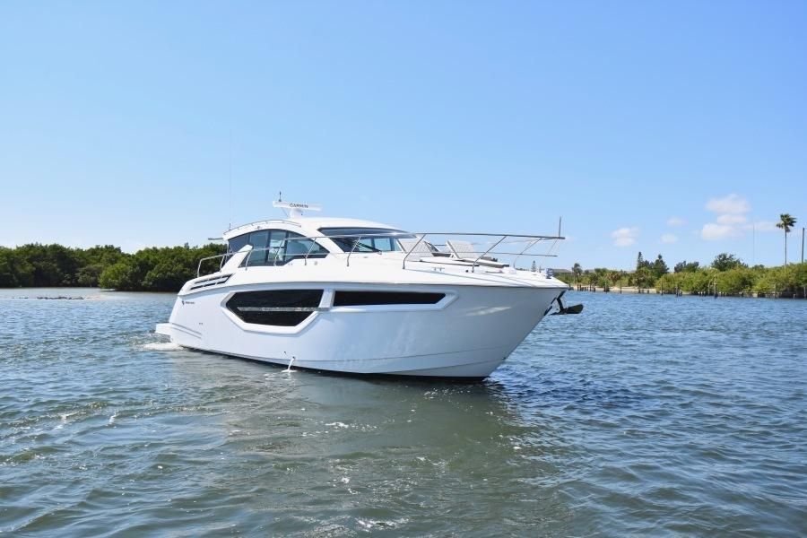 2019 Cruisers Yachts 42 Cantius