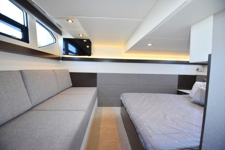 2019-42-cruisers-yachts-42-cantius
