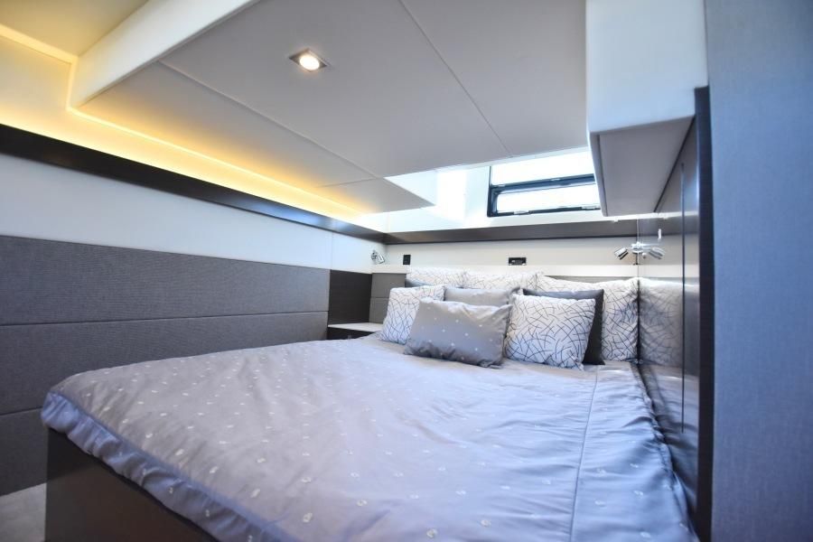 2019 Cruisers Yachts 42 Cantius