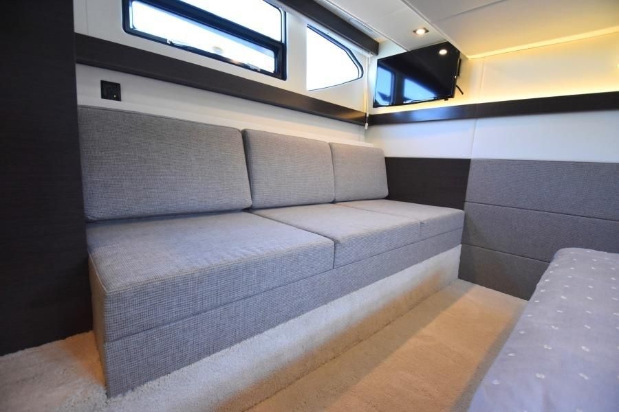 2019 Cruisers Yachts 42 Cantius